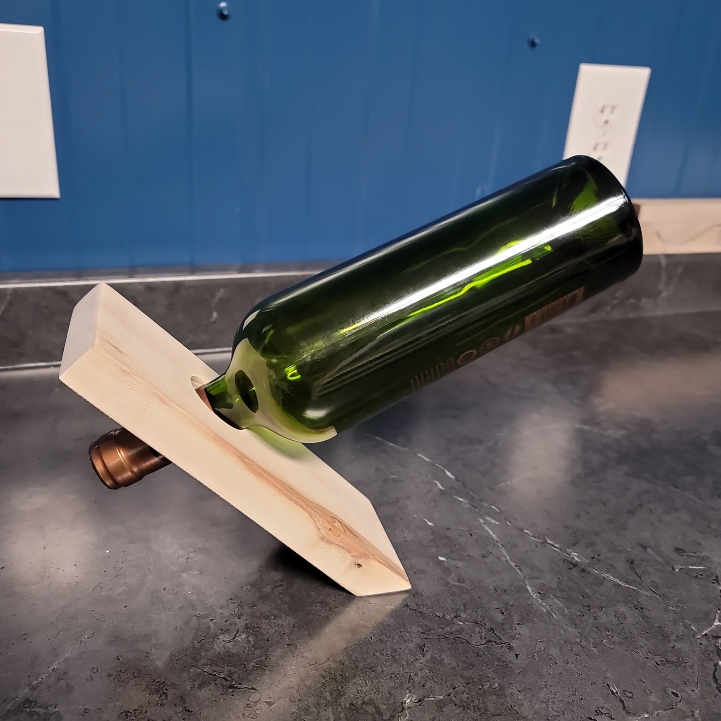 Wine bottle holder