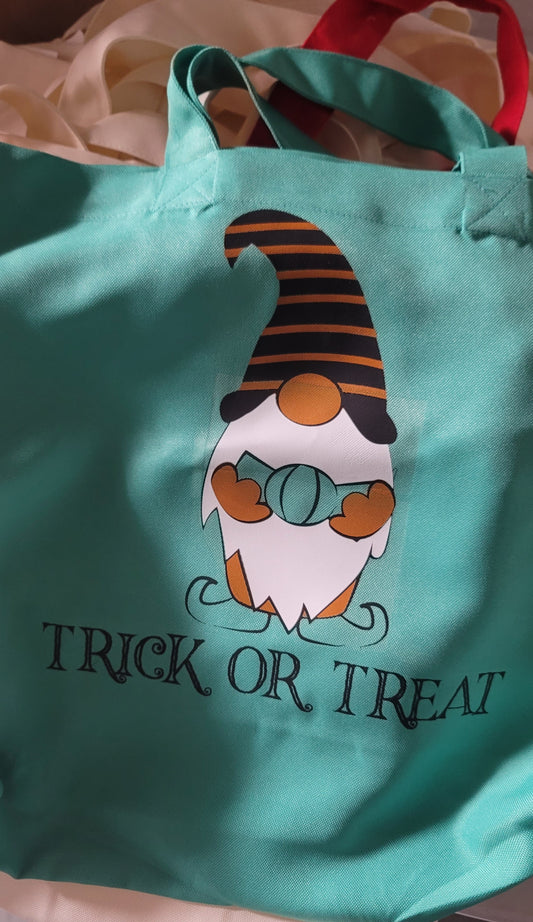 Trick or treat candy gnome